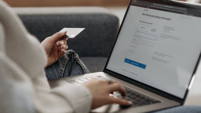 How to Navigate the Car Buying Process in the Digital Age